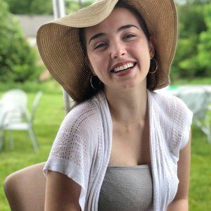 Meet your Posher, Emily